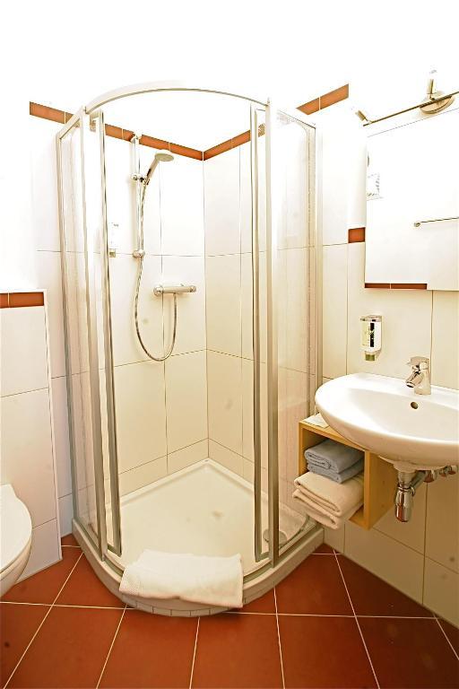 Spiele- Und Buchhotel Tschitscher Nikolsdorf Habitación foto
