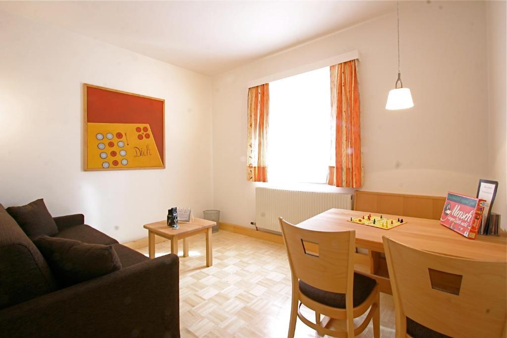 Spiele- Und Buchhotel Tschitscher Nikolsdorf Habitación foto